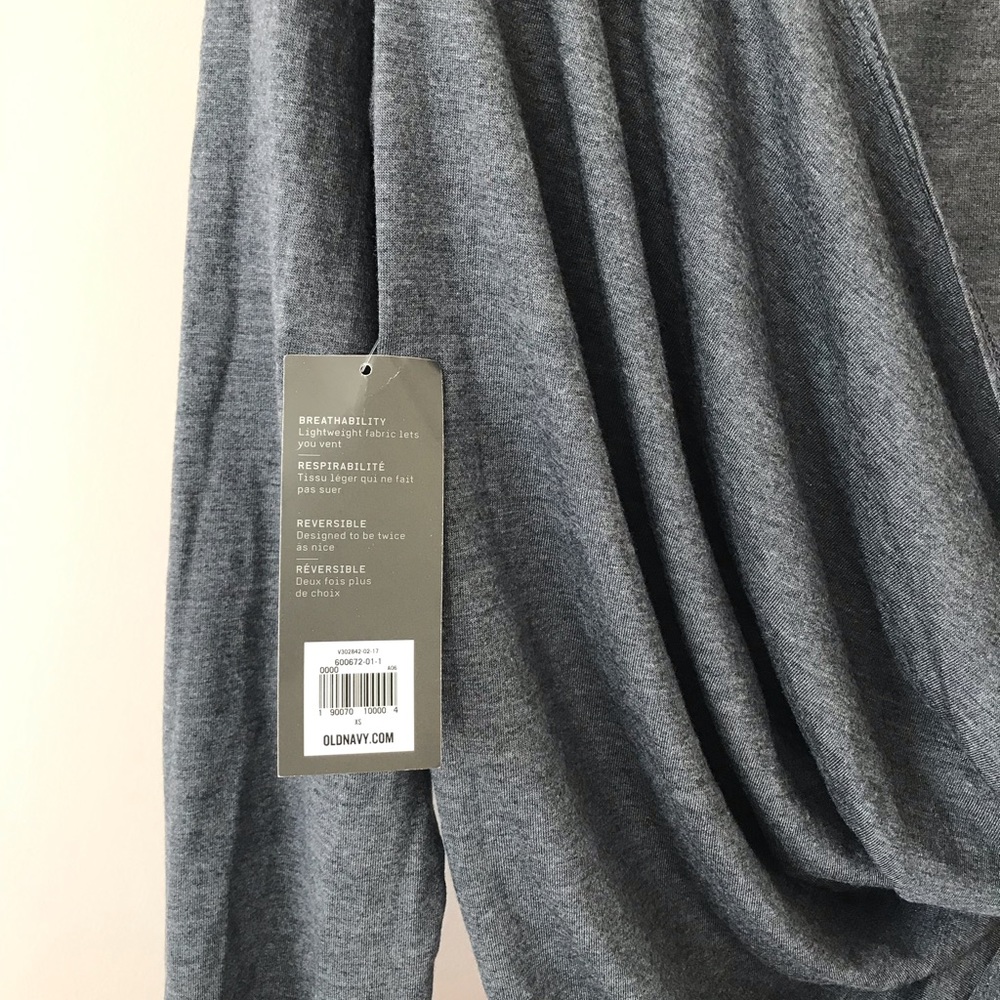 OLD NAVY ACTIVE Twist Back Open Back Thumbhole Top - Picture 2 of 4